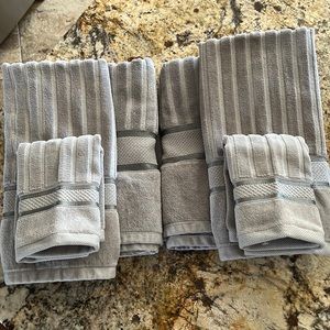 FINAL PRICE 2 Spa bath towels, 2 hand towels and 2 wash cloths